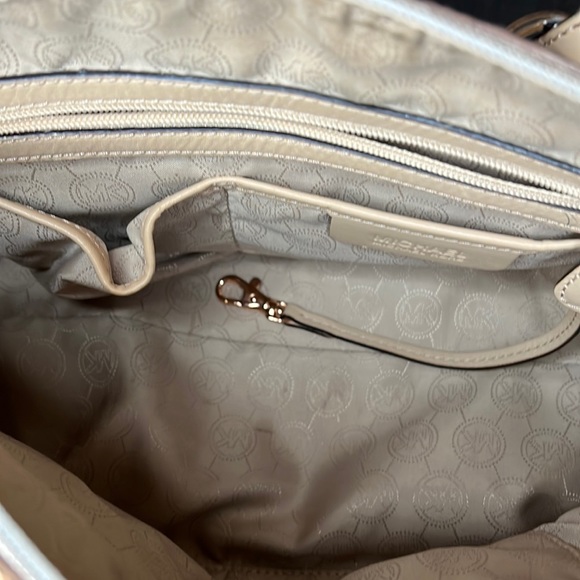 Michael Kors handbag gold - Picture 10 of 13